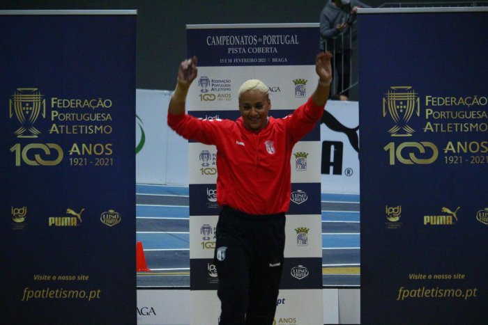 Francislaine Serra em bom plano internacional