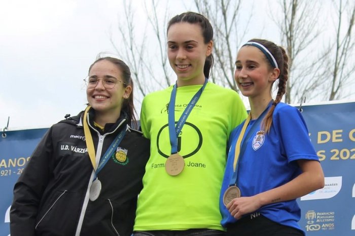 Ana Marinho (EAROS) campeã nacional junior de corta-mato curto